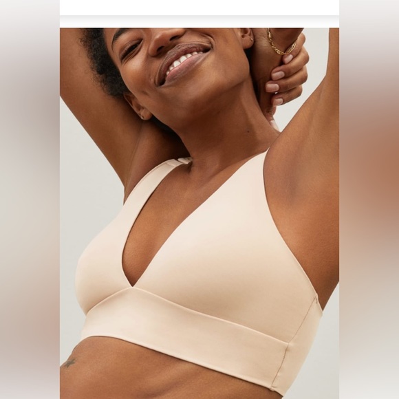 Everlane Other - Everlane The Invisible Bra Renew Light Tan XS NWT Seamless Cups Smoothing